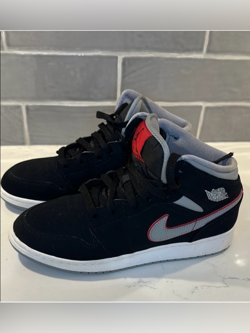 Nike Air Jordan 1 Black and Red Sneakers Classic Design Size 6.5 Youth